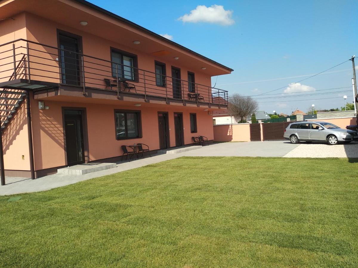 Villa Cuba Veľký Meder 외부 사진